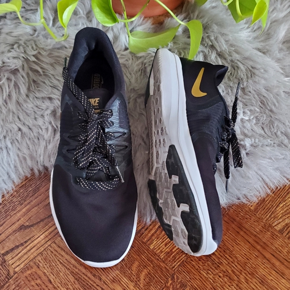 NIKE "IN SEASON TR8" EDITION TRAINING SNEAKERS